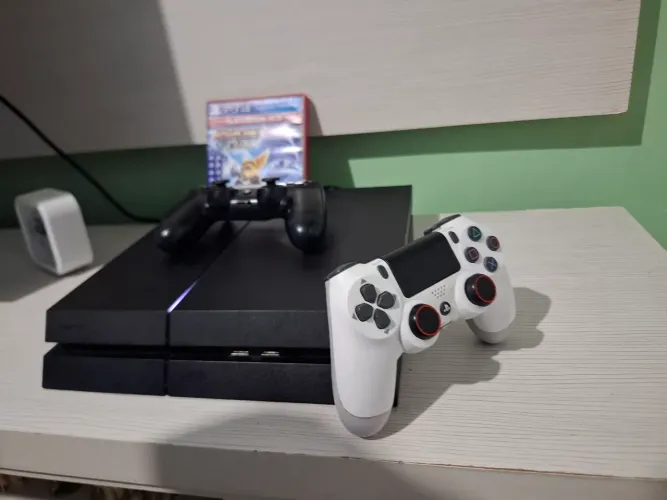 Ps4 Fat + 2 Controles e 1 Jogo