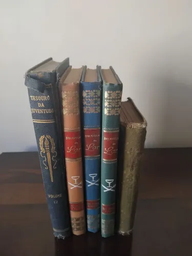Livros antigos de capa dura