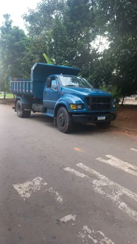 Caminhão caçamba forte