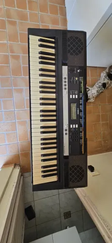 Teclado Yamaha PSR-E243
