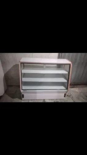 Vendo balcão para pão e salgados bem conservado