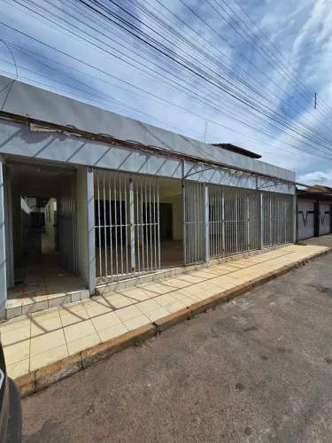 Vende-se Casa com 3 Quartos + Loja Comercial com 4 Salas - Etapa A, Quadra 5, Valparaíso I