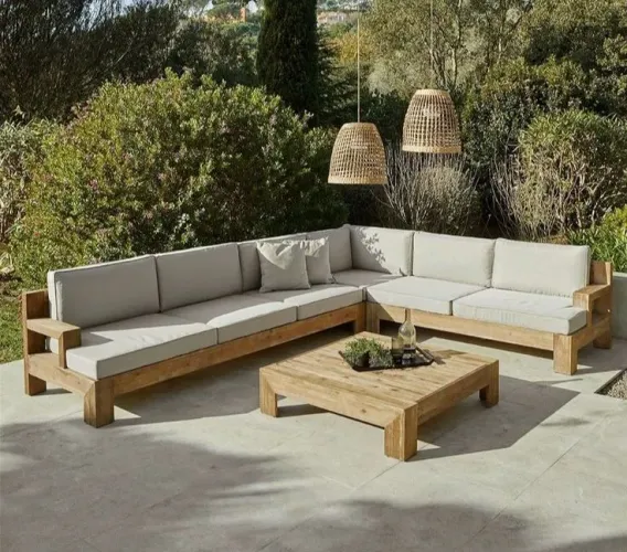 Sofás em madeira maciça 