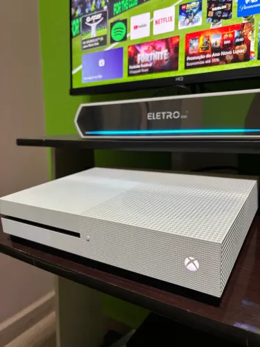 Vendo xbox one s e monitor 120hz