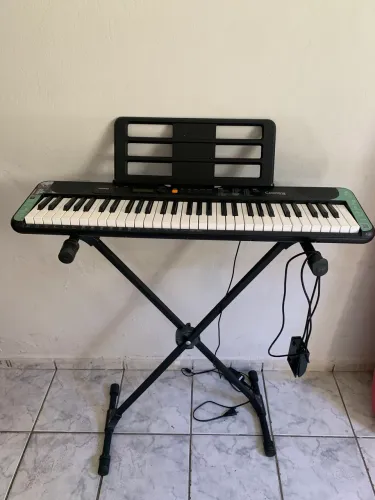 Vende - se teclado semi novo da marca Cássio