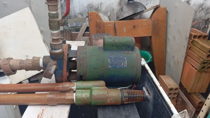 Vendo bomba injetora para poço artesiano 2 1\2