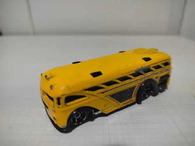 Miniatura Hot Wheels Surfin' School Bus 1/64