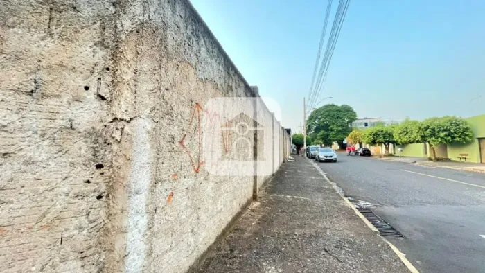 Terreno para venda no bairro Daniel Fonseca