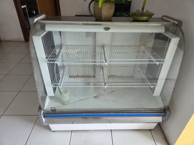 Vitrine Refrigerada Comercial Xavier - Para Conserto