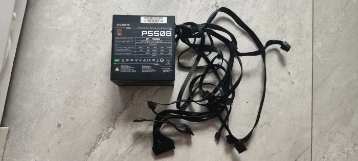 Fonte 550W GIGABYTE P550B (LEIA A DESCRIÇÃO)