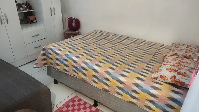 ALUGUEL QUARTO DIÁRIA EXCELENTE COM VARANDA E GARAGEM PRIVADA!