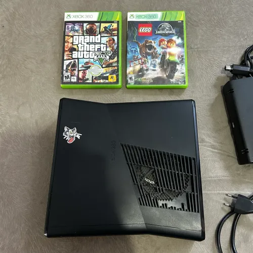 Xbox 360 slim - semi novo
