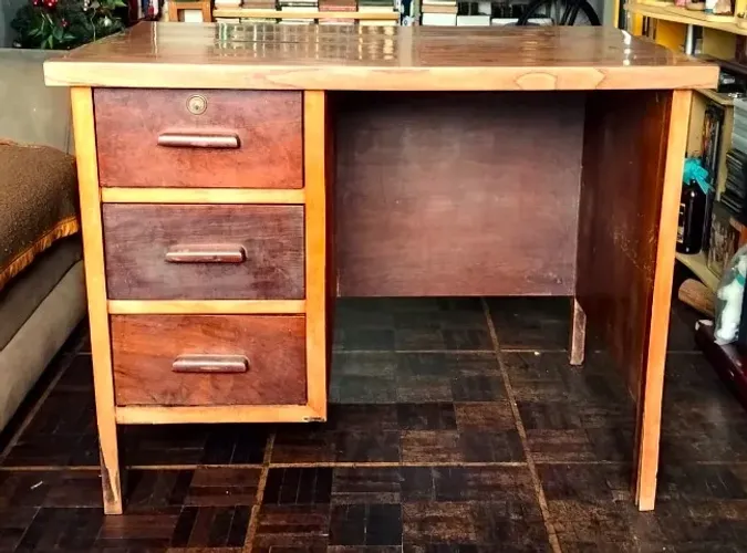 Mesa Escrivaninha de Madeira Maciça (Com 3 Gavetas) - Anos 60 - Vintage