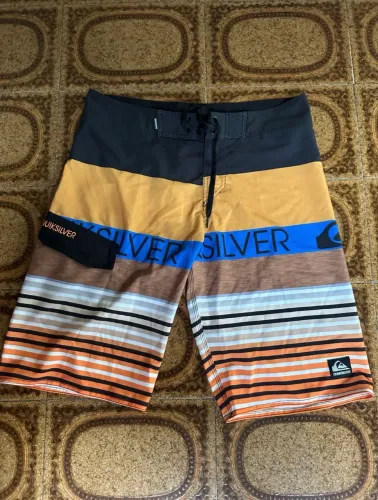 Bermuda QuikSilver sem uso zero tamanho 44