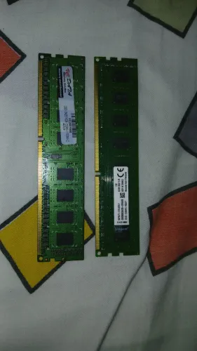 Memoria ram ddr3 um de 8gb 1600 MHz,1gb 1333MHz