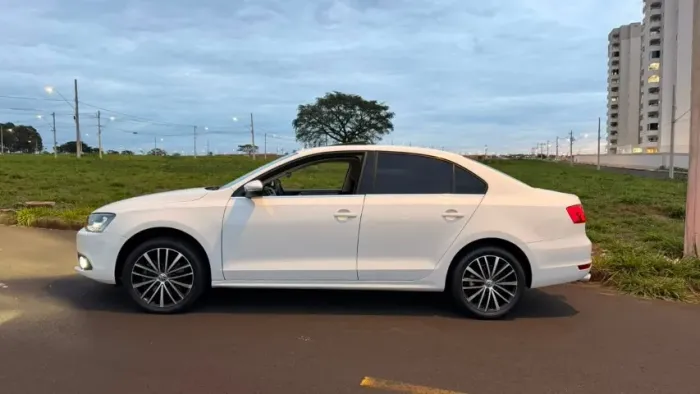 Volkswagen Jetta Highline 2.0 TSI 16V 4P Tiptronic 2013
