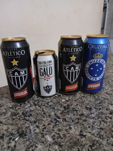 Coleção antigas latas de cerveja 