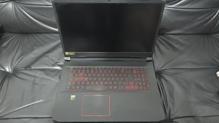 Acer Nitro 5 tela 17.3 para concertar ou reaproveita peças, carcaça, placa, memória e etc