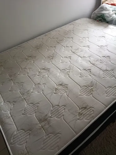 Cama box e colchão seminovos