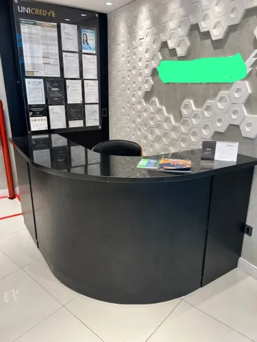 Vendo balcão de recepção curvo modular