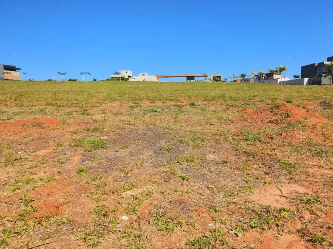 Terreno a venda no condomínio Guestier I em Piratininga -SP.