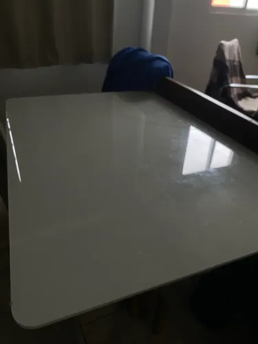 Mesa + quatro cadeiras