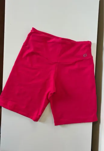 Short academia rosa