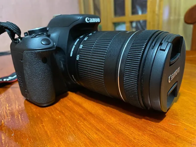 Canon EOS Rebel T3i + Lente 18-135mm - Excelente conjunto
