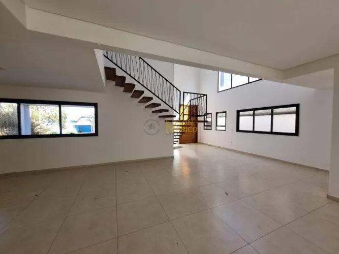 Sobrado em Condomínio com 3 quartos, Loteamento Residencial Reserva dos Lagos - Pindamonha