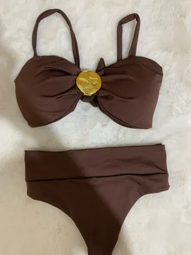 Venda de roupas nunca usadas