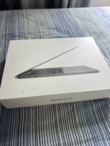 Caixa MacBook Pro com Touchbar 