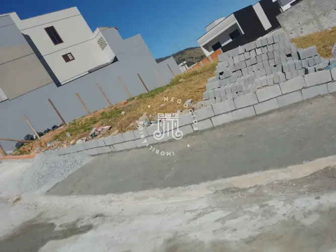 Venda de Terreno de esquina - Padrão no bairro Laranjeiras - área terreno 321,72m2 em Caie