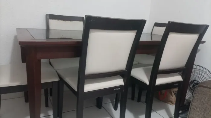 Mesa de madeira tampa de vidro