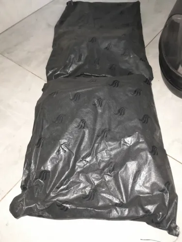 Capa de chuva para moto  (calça blusa) e 2 capacetes número 58 capacetes 
