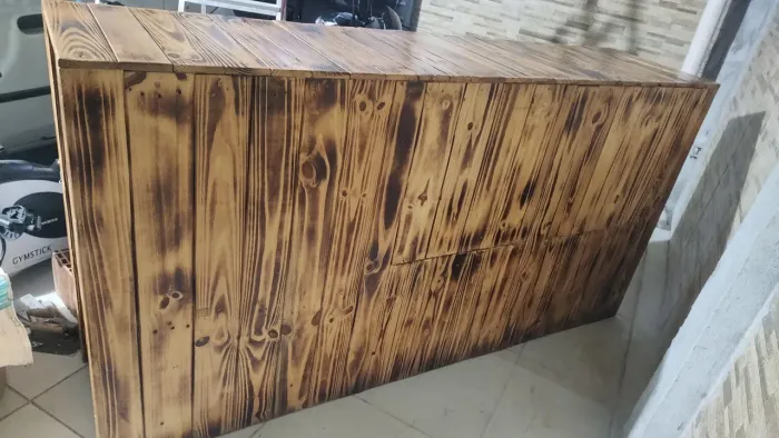 Vendo Balcão em madeira de pinos para lanchonete.