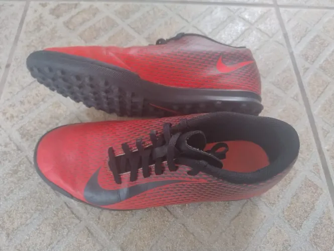 Chuteira Society Nike Bravata II TF