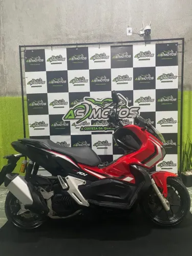 Moto bem novinha 