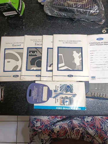 Manual completo do Ford Escort Zetec Rocan, com pasta
