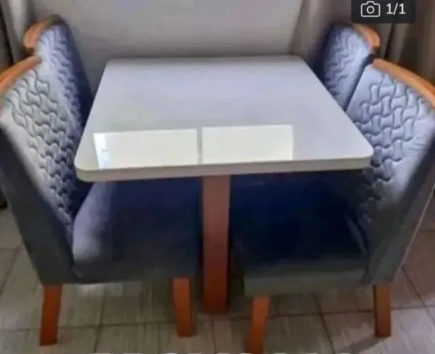 Mesa de jantar MDF com 4 cadeiras 