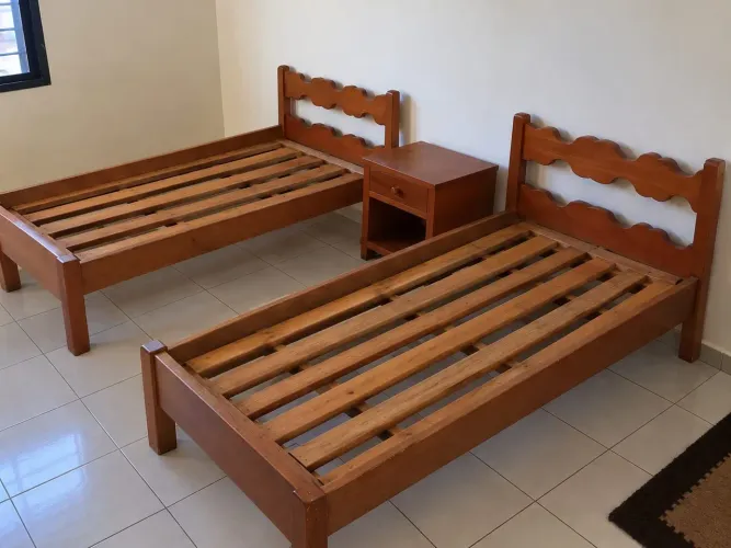 Vende-se duas camas de solteiro