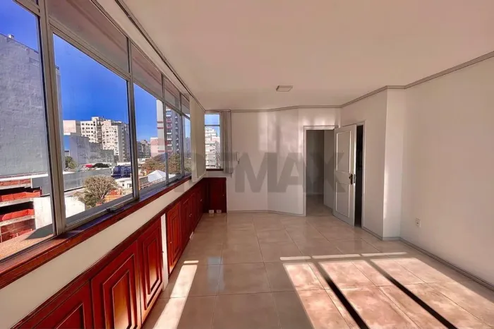 Sala Comercial à Venda no Centro de Passo Fundo (41m²) com Vaga de Garagem!