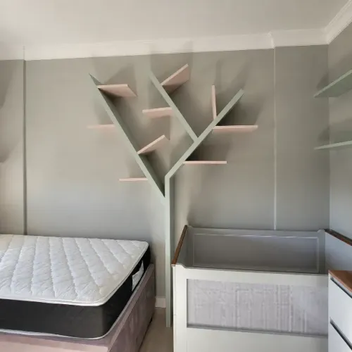 Estante decorativa em formato de árvore - MDF