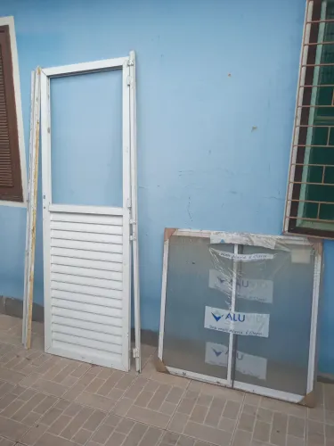 Conjunto de alumínio porta e janela 
