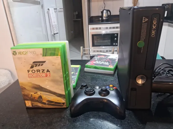 Xbox 360 slim desbloqueado + Kinect +controle original