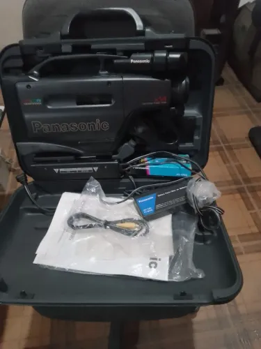 Camera filmadora Panasonic omniMovie vhs