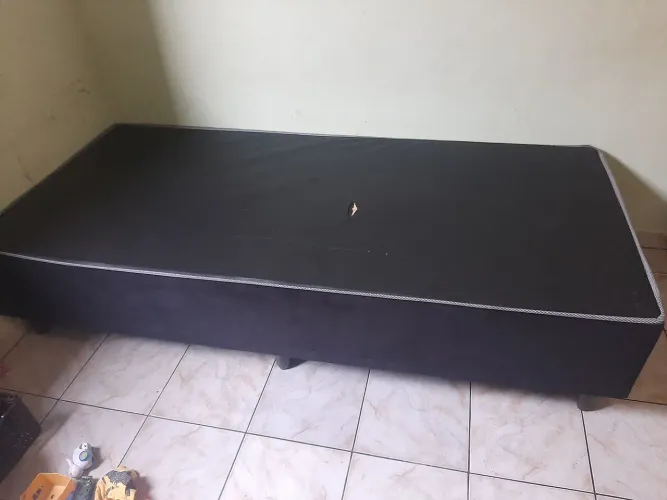 Cama Box de solteiro.