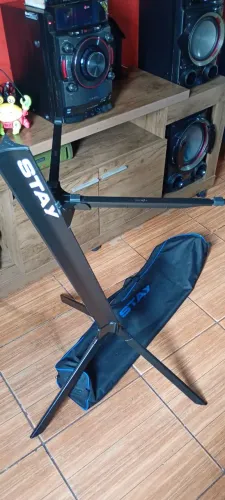 Vendo um suporte para teclado novo