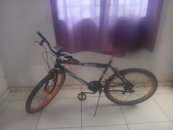 Vende se uma bicicleta 18 marchas, um ano de uso, com nota fiscal...