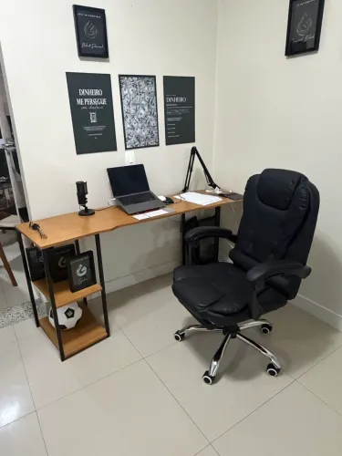 Mesa e cadeira