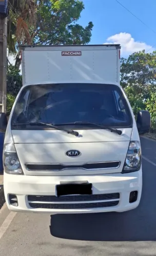 Kia Bongo K2500 2.5 Diesel 2013/2014 com Baú Facchini
